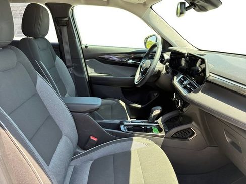 Certified 2024 Chevrolet TrailBlazer LT w/ Convenience Package FWD image 12