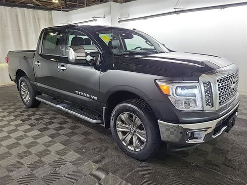 Used 2019 Nissan Titan SL w/ Chrome Package image 3