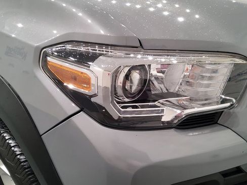 Used 2021 Toyota Tacoma TRD Off-Road image 8