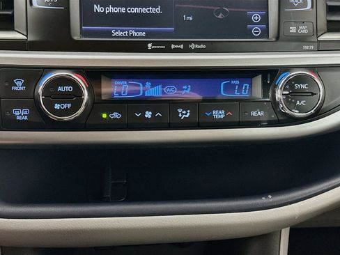 Used 2018 Toyota Highlander XLE w/ Protection Package #3 AWD/4WD image 23