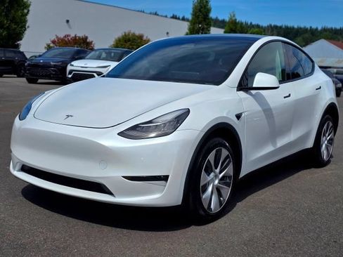 Used 2023 Tesla Model Y Long Range AWD/4WD image 4