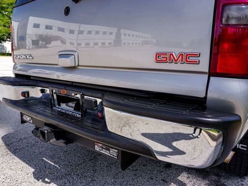 Used 2005 GMC Yukon XL 2500 SLT w/ SLT Preferred Equipment Group image 75
