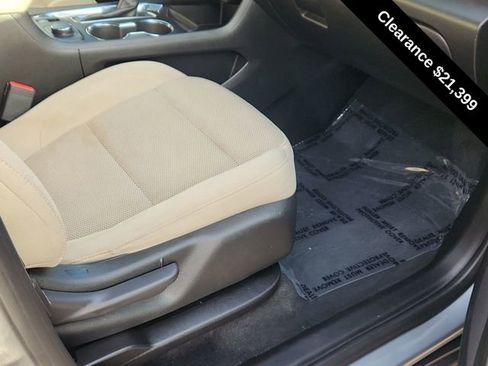 Used 2023 Chevrolet Traverse LS image 20