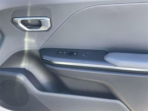 New 2025 Kia K4 LXS image 12