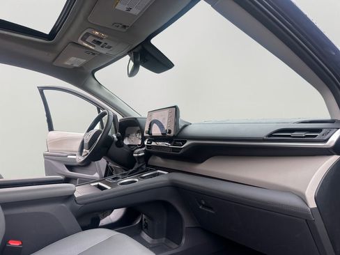 Used 2024 Toyota Sienna XLE image 11