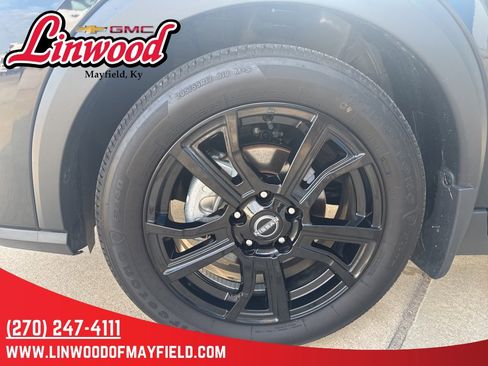 Used 2024 Nissan Kicks SR w/ SR Premium Package image 11