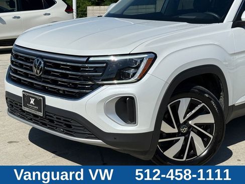 Used 2024 Volkswagen Atlas SEL AWD/4WD image 2