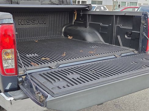 Used 2021 Nissan Frontier SV w/ SV Utility Package image 9