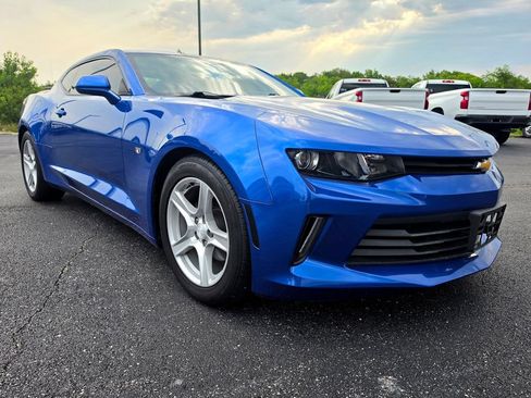 Used 2017 Chevrolet Camaro LT RWD image 9