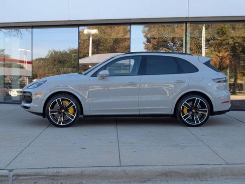 Used 2022 Porsche Cayenne Turbo S image 2