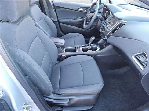 Used 2019 Chevrolet Cruze LT w/ Convenience Package image 18