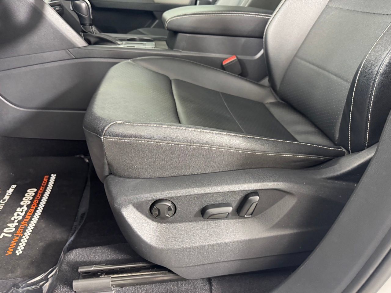 Used 2023 Volkswagen Atlas SE w/ Panoramic Sunroof Package FWD image 11