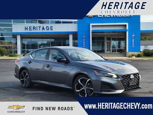 Used 2024 Nissan Altima 2.5 SR FWD image 1