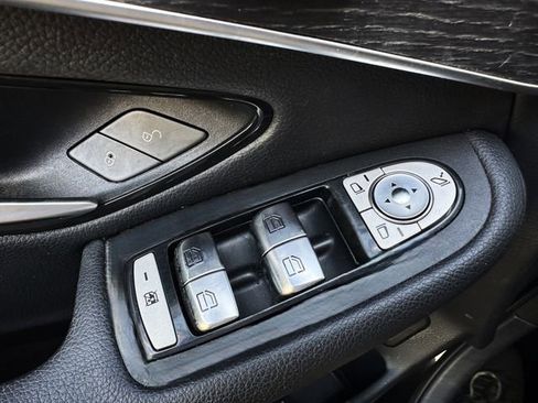 Used 2020 Mercedes-Benz GLC 300 4MATIC image 13