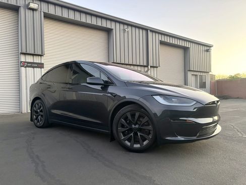 Used 2024 Tesla Model X image 2
