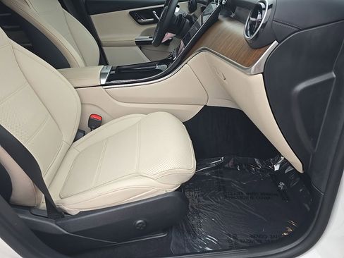 Used 2023 Mercedes-Benz GLC 300 4MATIC image 34