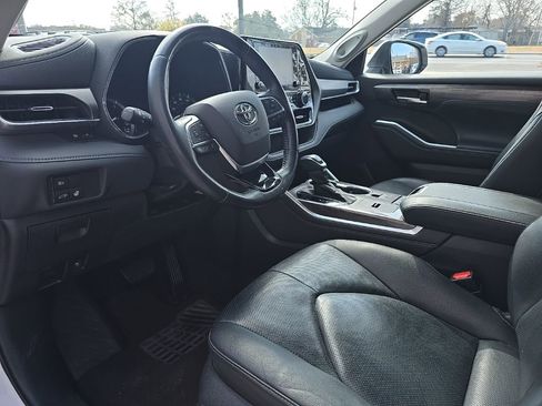 Used 2020 Toyota Highlander Limited image 11
