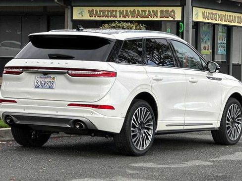 Used 2022 Lincoln Corsair Reserve w/ Equipment Group 201A image 3