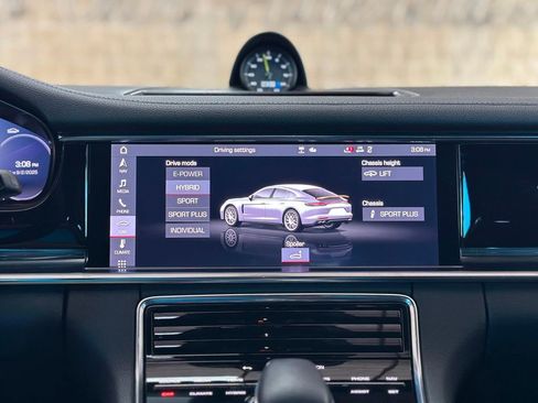 Used 2021 Porsche Panamera 4S image 59