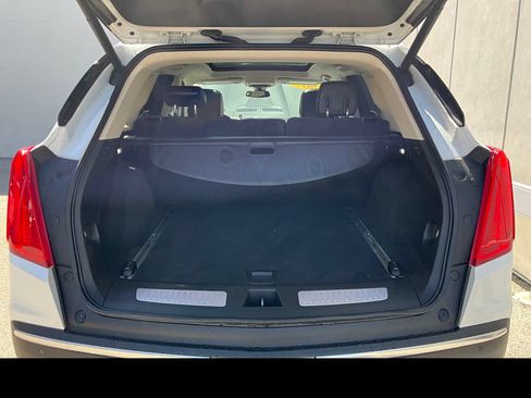 Used 2017 Cadillac XT5 Luxury w/ Driver Awareness Package FWD image 12