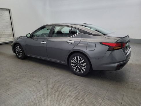 Used 2024 Nissan Altima 2.5 SV image 3