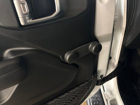 Used 2024 Jeep Wrangler Sport image 15