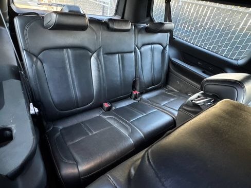 Used 2024 Jeep Wagoneer L Series II w/ Flexible Seating Group RWD image 8
