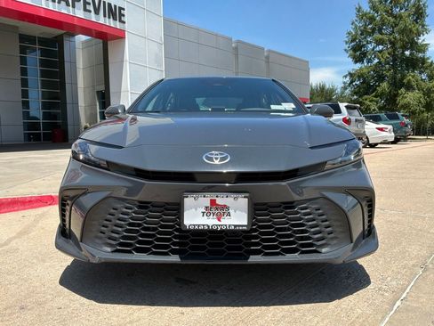 Used 2025 Toyota Camry SE FWD image 3