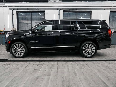Used 2023 GMC Yukon XL Denali image 4