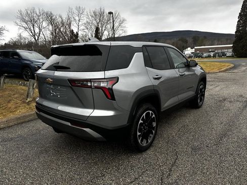 New 2026 Chevrolet Equinox LT image 3