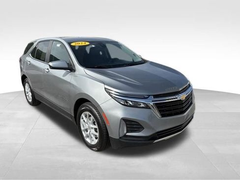Used 2024 Chevrolet Equinox LT w/ Driver Convenience Package FWD image 8