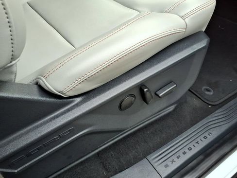 Certified 2025 Ford Expedition Active AWD/4WD image 6