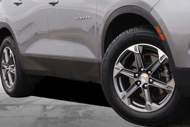 Used 2025 Chevrolet Blazer LT AWD/4WD image 3