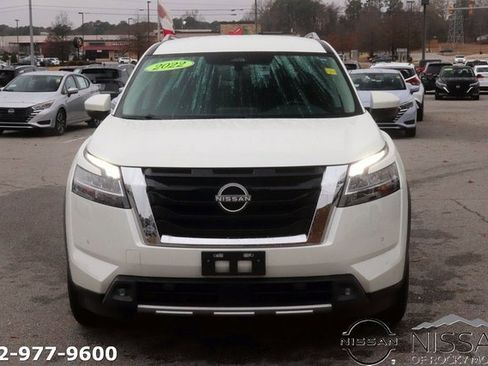 Used 2022 Nissan Pathfinder SL image 2