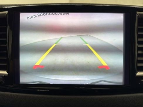 Used 2024 Chrysler Pacifica Touring-L FWD image 16
