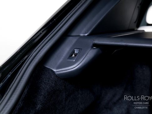 Used 2022 Rolls-Royce Cullinan image 24