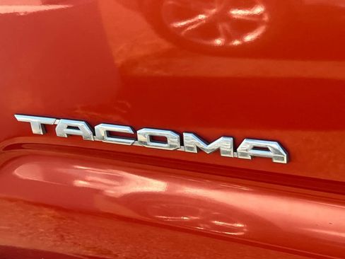 Used 2018 Toyota Tacoma TRD Sport RWD image 21