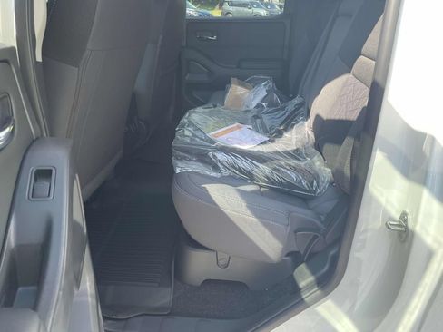 New 2025 Nissan Frontier SV w/ SV Convenience Package AWD/4WD image 9