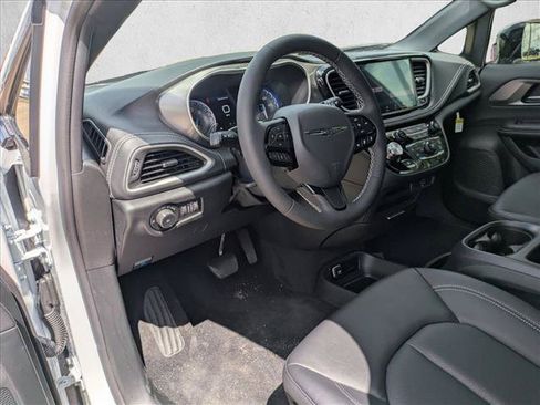 New 2026 Chrysler Pacifica Select w/ S Appearance Package FWD image 3