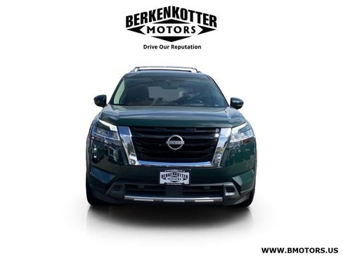 Used 2024 Nissan Pathfinder Platinum w/ Cargo Package AWD/4WD image 2