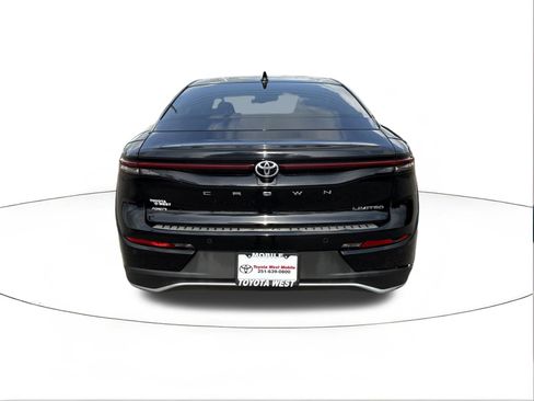 Used 2023 Toyota Crown AWD/4WD image 4