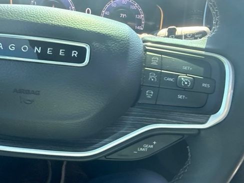 Used 2023 Jeep Wagoneer Series III w/ Premium Group I AWD/4WD image 13