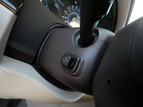 Used 2017 Cadillac Escalade Luxury image 27