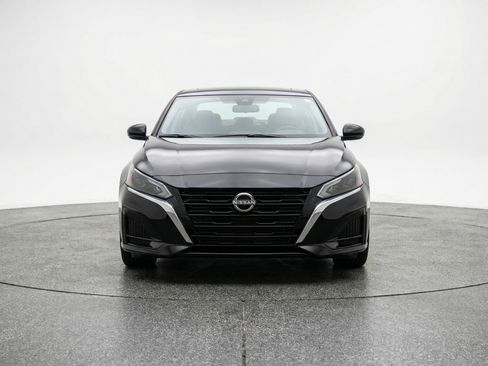 Used 2025 Nissan Altima 2.5 SV image 2