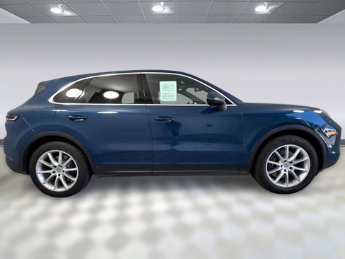 Used 2024 Porsche Cayenne AWD/4WD image 7