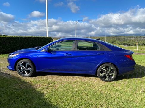 Used 2023 Hyundai Elantra SEL w/ Convenience Package image 4