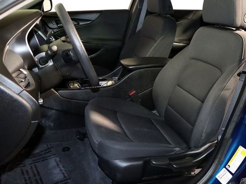 Used 2019 Chevrolet Malibu LS image 4