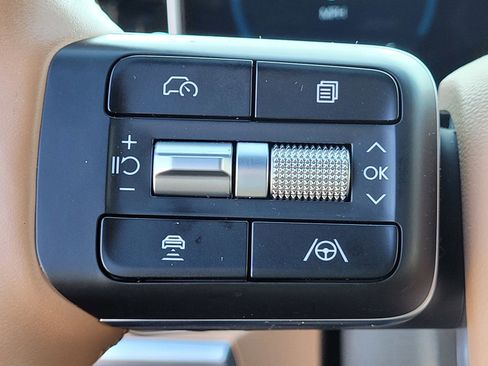 Used 2025 Hyundai Santa Fe Limited image 24