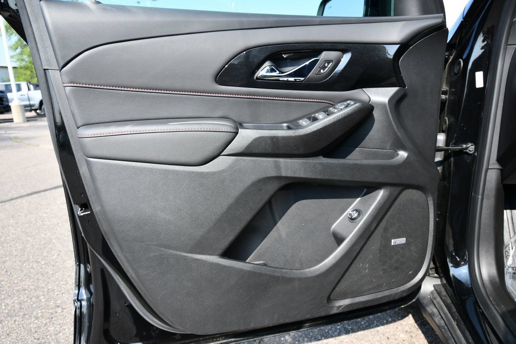 Used 2024 Chevrolet Traverse RS AWD/4WD image 13