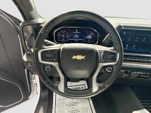 Used 2025 Chevrolet Silverado 1500 LT RWD image 12